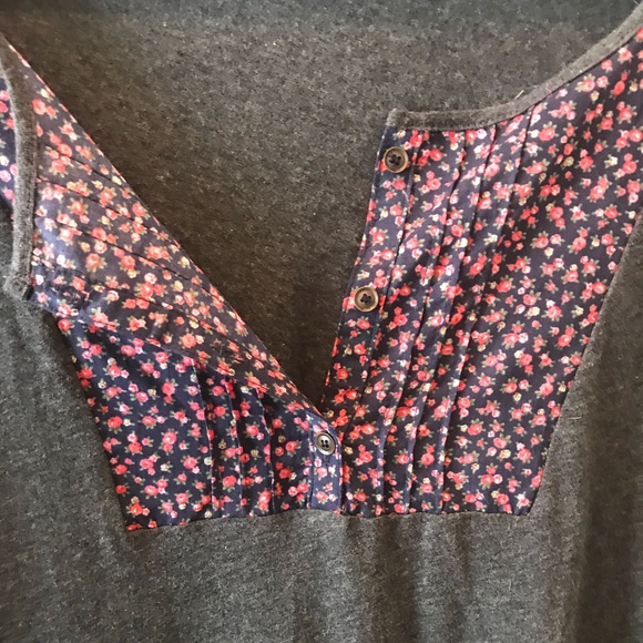 Gray Long Sleeve with Floral Detail - Picture 3 of 4